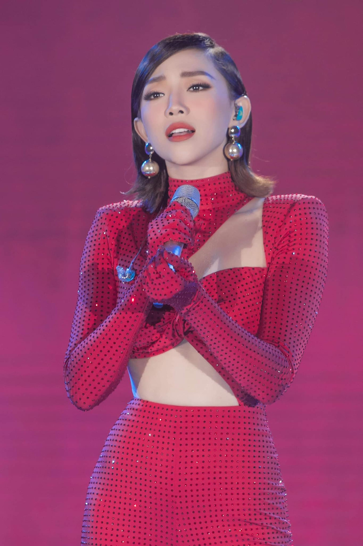 Tóc Tiên theo đuổi phong cách cá tính nhưng không kém phần nóng bỏng sau khi kết hôn.