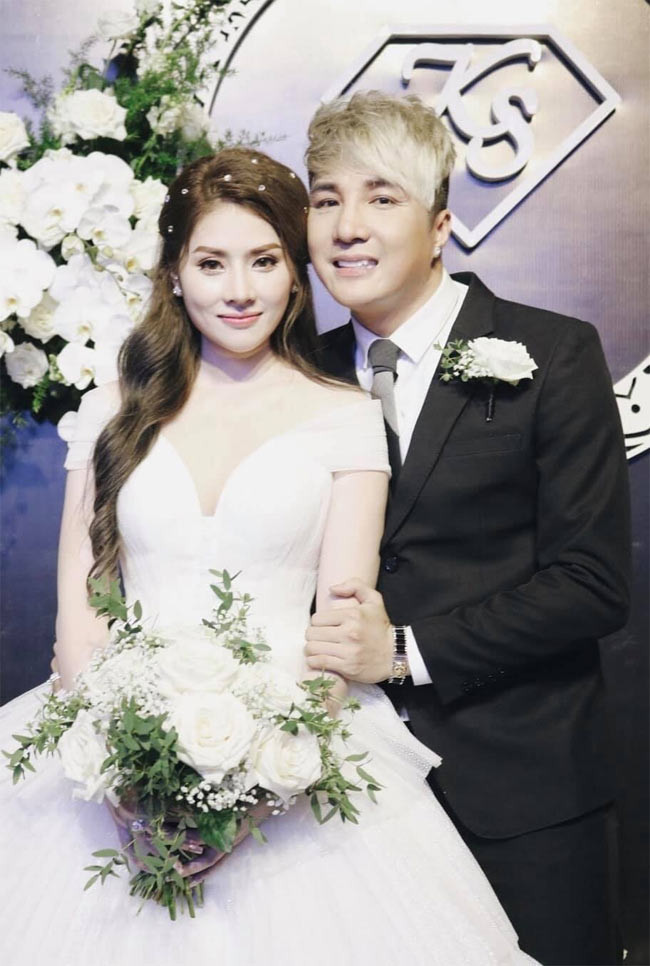 Lâm Chấn Khang và Kim Jun See gắn bó với nhau từ công việc tới cuộc sống. Hai người làm cùng công ty và đã hợp tác với nhau trong nhiều dự án âm nhạc như: "Sóng gió nhân tâm", "Sóng gió truyền kiếp", "Cái xác không hồn", "Người trong giang hồ"…