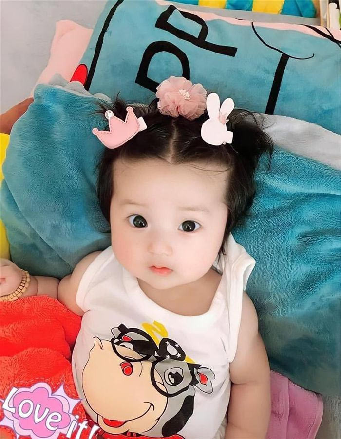 Bé tên Tina Bùi, là con thứ ba của Lâm Chấn Khang và Kim Jun See (tên thật là Trần Thị Thùy Dung).