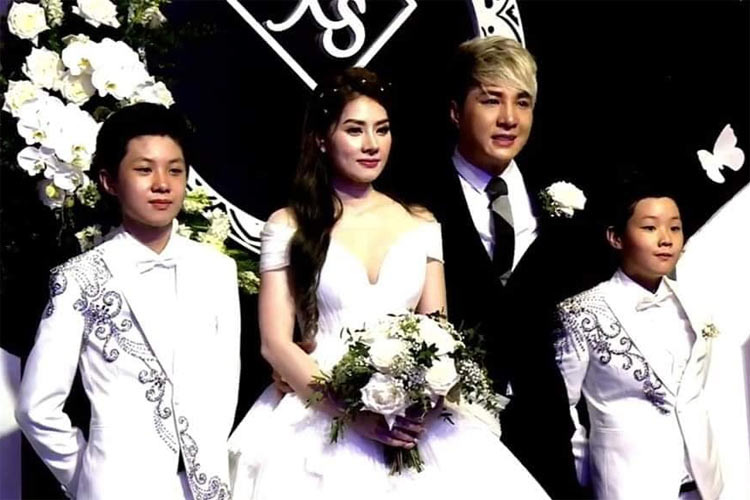 Vợ chồng Lâm Chấn Khang đã có với nhau hai cậu con trai trước khi tổ chức hôn lễ hoành tráng vào năm 2019.