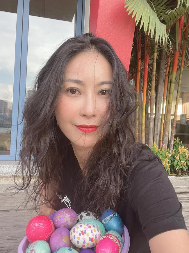 Vẻ đẹp của cô được cho là nhờ gene trội của nhà nội.