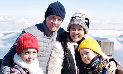 Những ngày qua, việc diva Hồng Nhung chính thức công khai bạn trai ngoại quốc sau 2 năm ly hôn khiến fan của chị "sốt xình xịch". Thông tin về người mới của "cô Bống" cũng được nhiều người tìm kiếm.