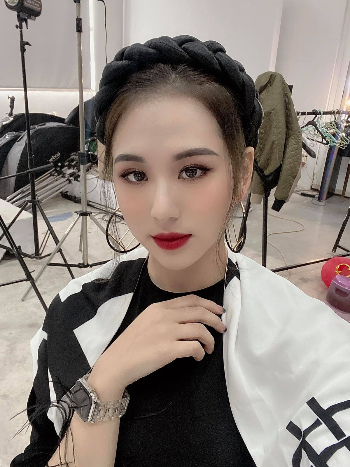 Bạn gái Vũ Duy Khánh sở hữu vóc dáng gợi cảm, gương mặt thanh tú, xinh đẹp như hot girl.