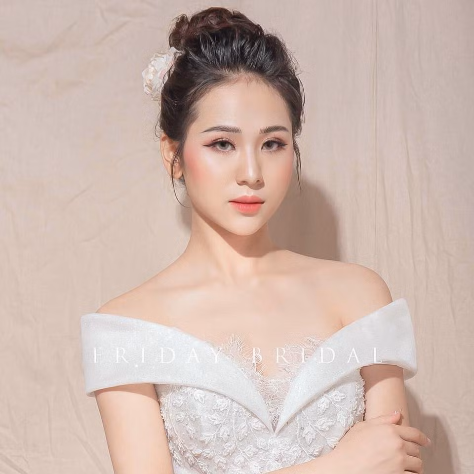 Đăng ảnh tình tứ bên tình mới, giọng ca "Vợ tuyệt vời nhất" bày tỏ: "Đến một độ tuổi nào đó, người ta không cần một tình yêu hào nhoáng, mộng mơ nữa, mà chỉ cần một tình cảm bình dị, ở bên nhau bình yên...".