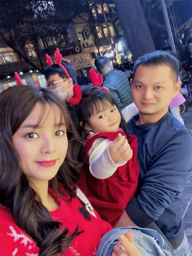 Năm 2017, Lệ Quyên kết hôn và vợ chồng cô hiện có một con gái nhỏ. Trên trang cá nhân, nữ diễn viên 29 tuổi thường khoe những khoảnh khắc gia đình hạnh phúc. Sau khi sinh con, Lệ Quyên đã ngừng đóng phim 6 năm để lo cho con và gia đình.