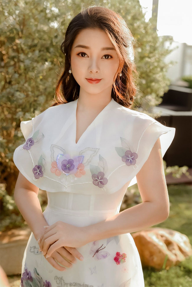 Lệ Quyên, sinh năm 1992, từng là hot girl nổi tiếng trước khi trở thành diễn viên.