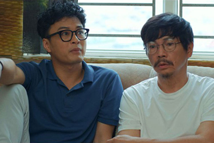 Mới đây, nghệ sĩ Trung Anh tham gia hai bộ phim truyền hình "Thương ngày nắng về" và "Mặt nạ hạnh phúc".