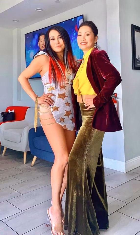 Thỉnh thoảng, Hồng Đào lại tụ tập cùng bạn bè trong giới showbiz tại hải ngoại.