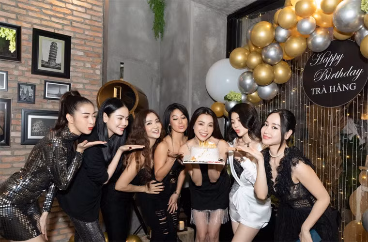 Sau khi con gái Trà Ngọc Hằng tròn 1 tuổi, người đẹp bắt đầu trở lại showbiz, kinh doanh.