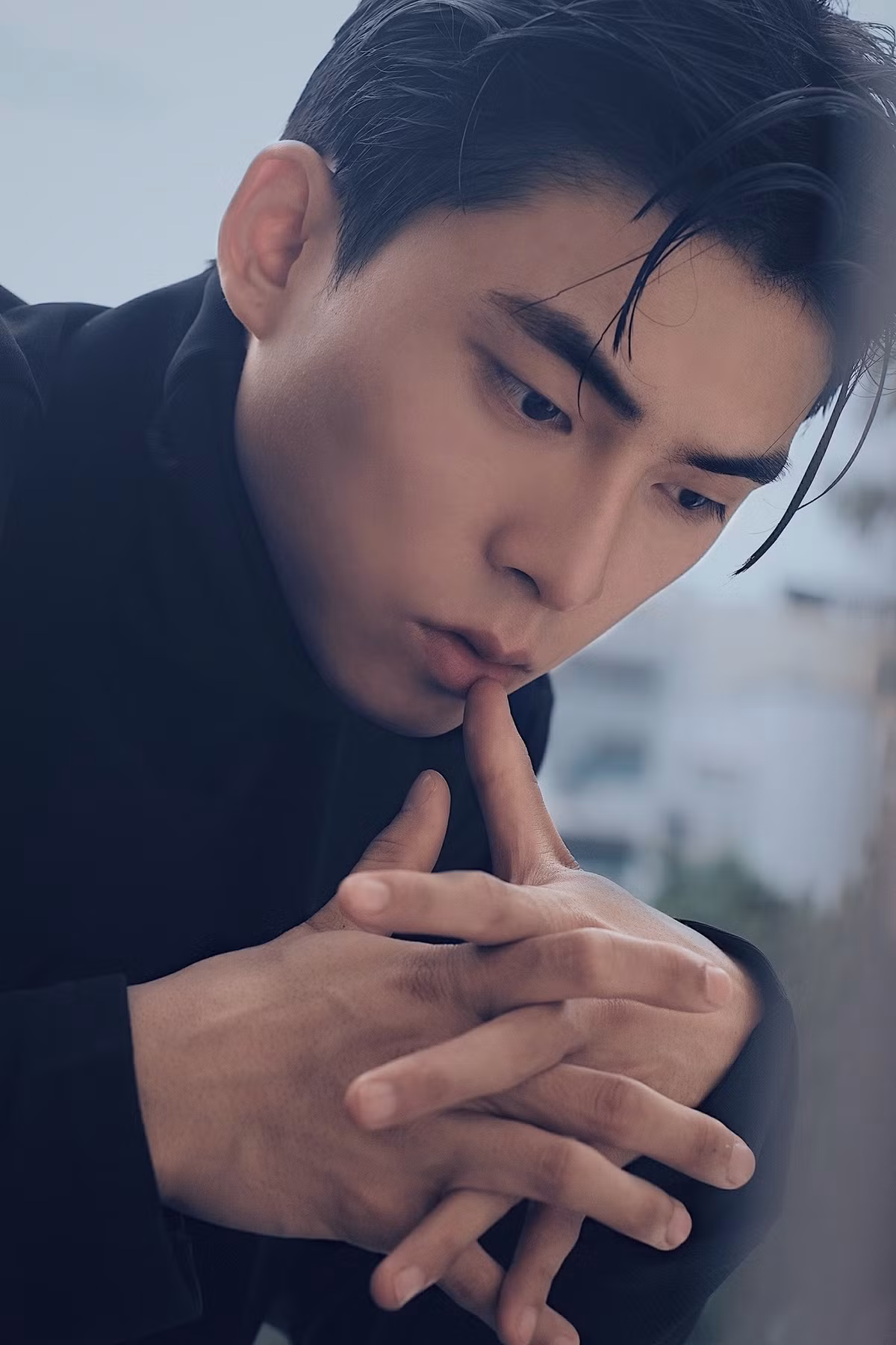 Cận cảnh vẻ đẹp "nam thần" của chàng thị vệ trong MV "Nước chảy hoa trôi".