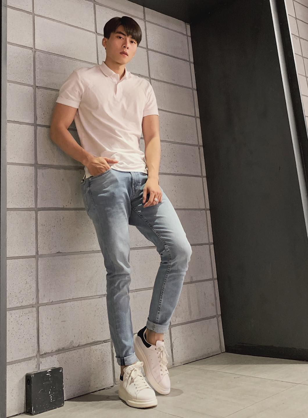 Chàng hot boy sinh năm 1994 đến từ Lạng Sơn được biết đến nhiều hơn khi tham gia chương trình Quý ông đại chiến mùa 2.