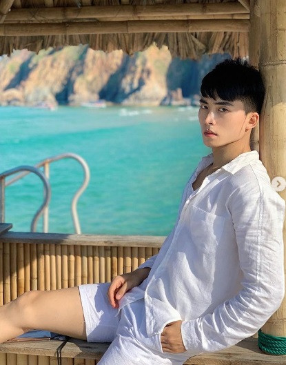 Thế Thịnh - nam diễn viên vào vai chàng thị vệ Hắc Thiên là gương mặt không mấy xa lạ với khán giả trẻ.