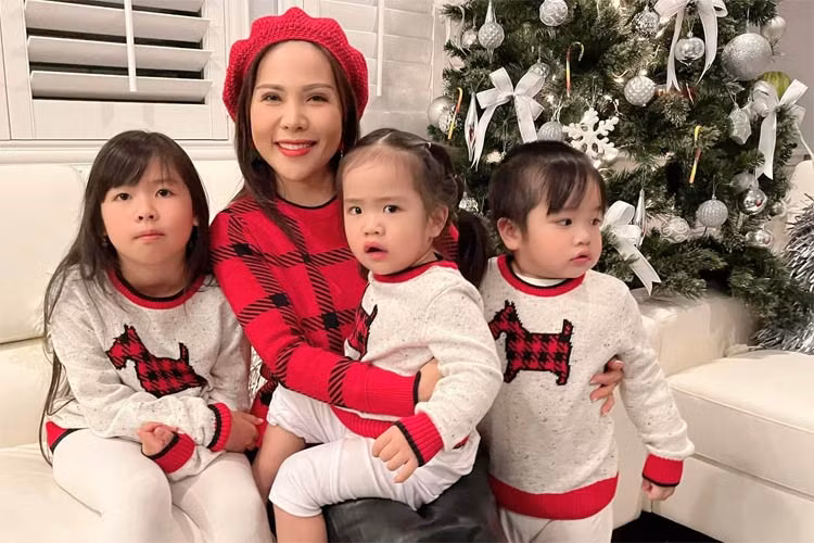 Thắm Bebe và ba con gái.