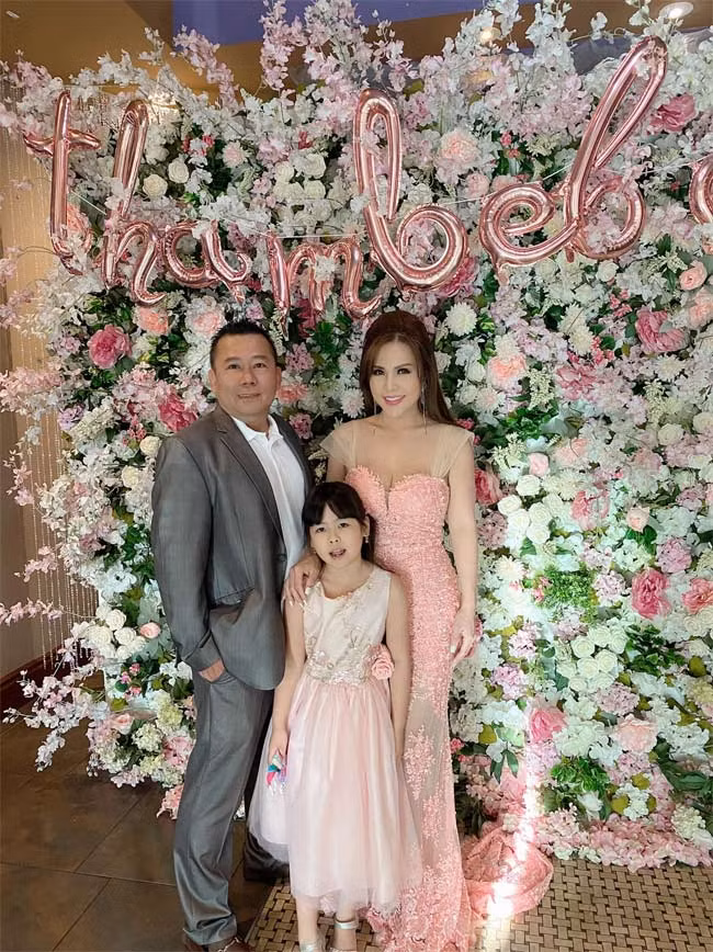 Vợ chồng Thắm Bebe lúc còn mặn nồng.