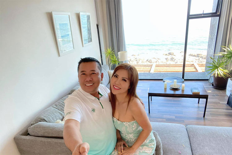 Ngày 8/12 Thắm Bebe bị chồng tố ngoại tình với diễn viên Hoàng Anh. Theo Kevin Nguyễn anh có đủ bằng chứng cho thấy vợ anh và Hoàng Anh lăng nhăng.