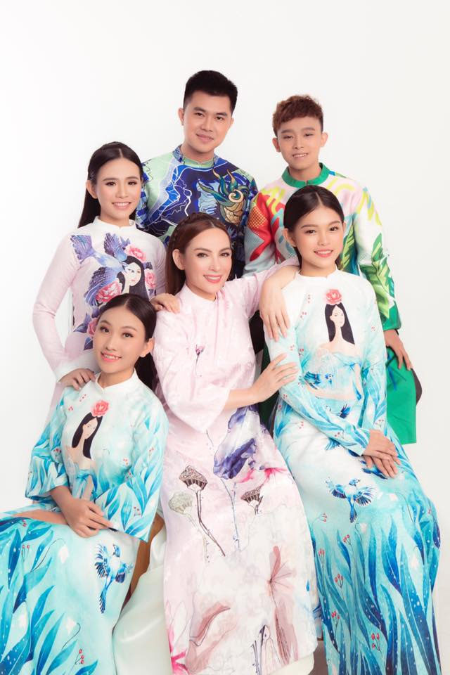 Không chỉ nuôi trẻ mồ côi, Phi Nhung còn có ba con nuôi từ những chương trình tìm kiếm tài năng ca hát nhí là Hồ Văn Cường, Tuyết Nhung, Thiêng Ngân. Cả ba người này và cô con gái nuôi Quỳnh Trang đều theo nghiệp hát của mẹ nuôi Phi Nhung.