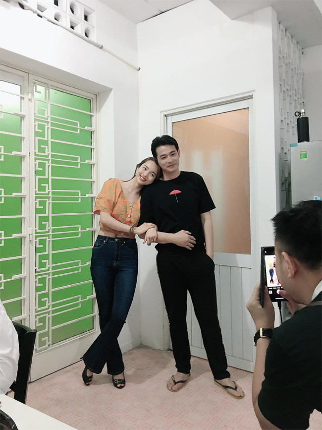 Giảm cân, cắt tóc ngắn nên trông Quách Ngọc Ngoan trẻ trung hơn.