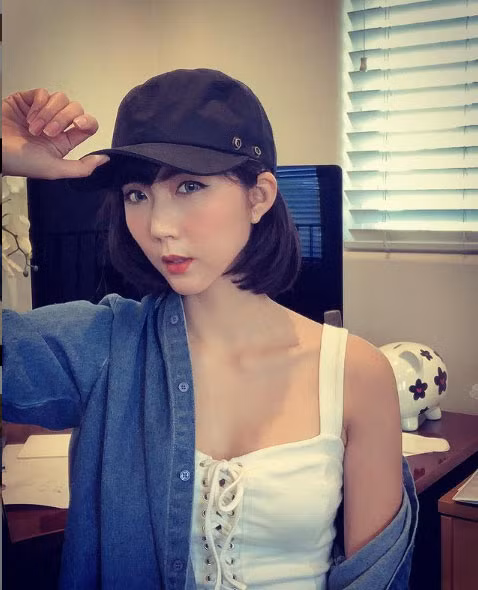 Năm 2014, ở tuổi 26, siêu mẫu Ngọc Quyên kết hôn với chồng Việt kiều - bác sĩ Richard Lê và sang Mỹ sinh sống.