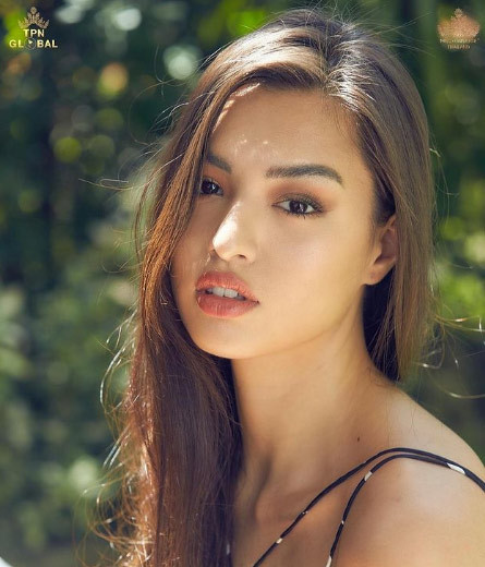 Thậm chí có người còn yêu cầu ban tổ chức xem xét lại ngôi vị hoa hậu của Anchilee bởi cô không xứng đáng trở thành đại diện nhan sắc của Thái Lan.