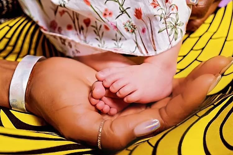 Cuối tháng 5/2021, Naomi Campbell gây bất ngờ khi khoe ảnh con gái mới sinh trên mạng xã hội. Tuy nhiên từ đó tới nay cô không bật mí thêm bất cứ thông tin, hình ảnh gì về con gái mới sinh. Có nguồn tin cho rằng Naomi đã sinh con nhờ phương pháp mang thai hộ.