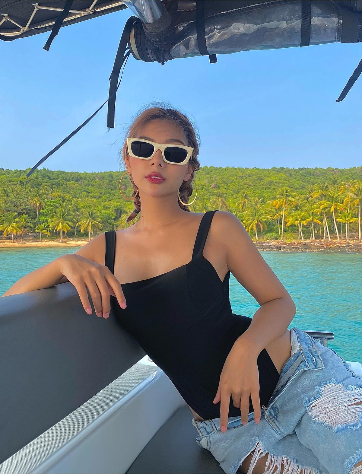 Có cha là chưởng môn Vịnh Xuân, mẹ là Hoa hậu Điện ảnh nên Katleen Phan Võ thừa hưởng nét đẹp của cả hai, vừa quyến rũ lại rắn rỏi.