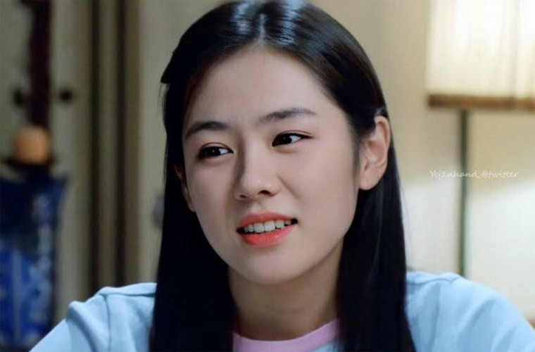 Son Ye Jin được khán giả biết tới qua nhiều bộ phim như: "Cổ điển", "Hương mùa hè", "Một thời để nhớ", "Vợ tôi đã kết hôn", "Nàng ngốc và quân sư", "Chị đẹp mua cơm ngon cho tôi", "Tháp lửa", "Và em sẽ đến", "Vị hoàng thân cuối cùng", "Cuộc đàm phán sinh tử", "Hạ cánh nơi anh"...