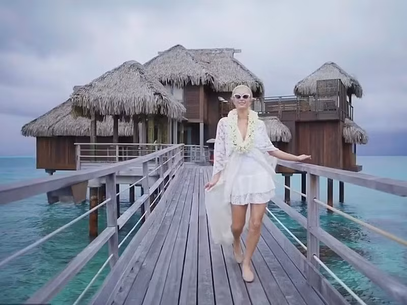 Đây là một trong những khu vực yêu thích nhất của Paris Hilton tại khu resort Conrad Bora Bora Nui. (Ảnh: instagram)