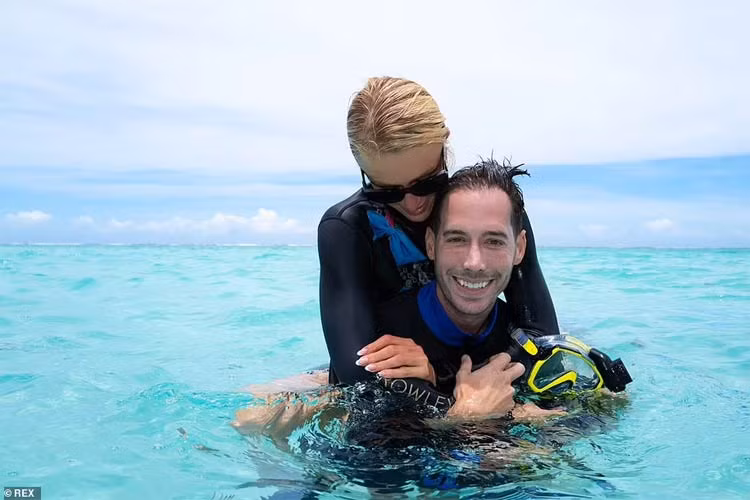 "Nữ hoàng tiệc tùng" cùng chồng vui vẻ tận hưởng tuần lễ trăng mật sau đám cưới hoành tráng tổ chức vào ngày 11/11. (Ảnh: Rex)