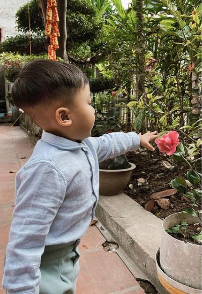 Bo là con trai của Hòa Minzy và doanh nhân Minh Hải. Mặc dù cậu bé đã 20 tháng tuổi nhưng Hòa Minzy và bạn trai vẫn chưa có kế hoạch làm đám cưới.