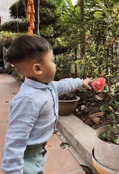 Bo là con trai của Hòa Minzy và doanh nhân Minh Hải. Mặc dù cậu bé đã 20 tháng tuổi nhưng Hòa Minzy và bạn trai vẫn chưa có kế hoạch làm đám cưới.