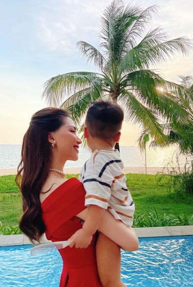 Tuy nhiên đa phần ảnh trên trang cá nhân của cậu bé đều là ảnh giấu mặt.