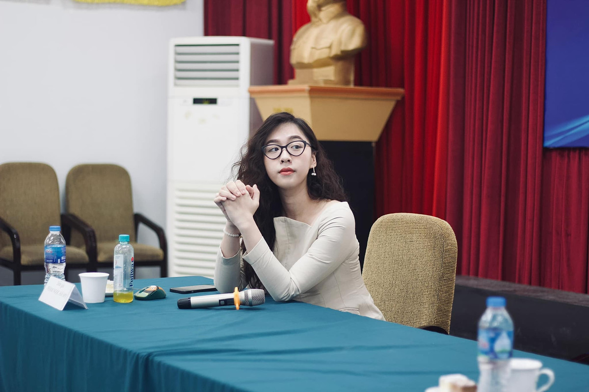 Nữ BTV của VTV sở hữu nhan sắc ngọt ngào, trong veo như "nàng thơ".