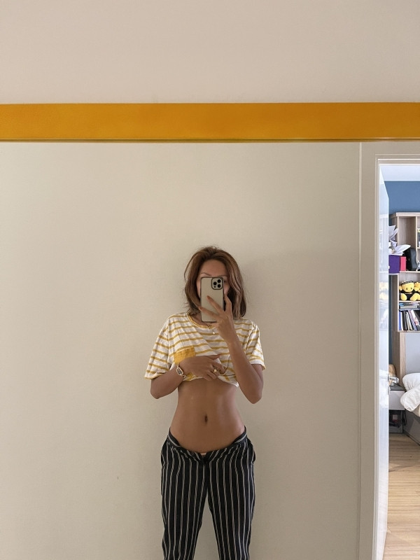 "Hen phải thừa nhận Hen ăn khoẻ nên tập cũng khoẻ, có ngày tập cả ngày vẫn thích tập. Hen hy vọng bản thân mình luôn cứ đam mê như thế vì đơn giản là được nâng cao sức khoẻ là vui lắm và hơn hết tập gym như là cuộc giải trí của Hen vậy đó", người đẹp chia sẻ thêm.