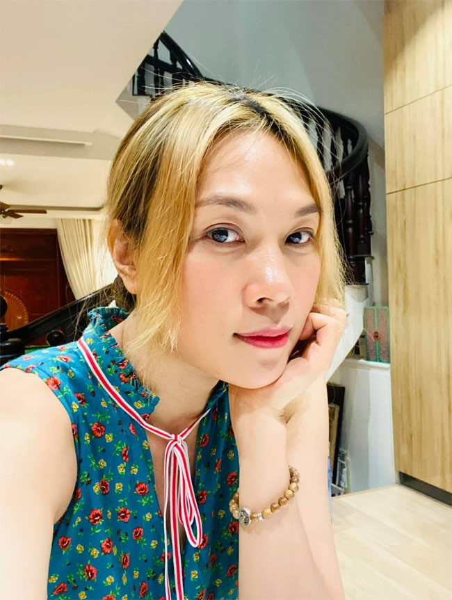 Không phải là người quá cầu kỳ trang điểm, ăn mặc, nhưng ở Mỹ Tâm luôn toát ra vẻ trẻ trung, yêu đời.