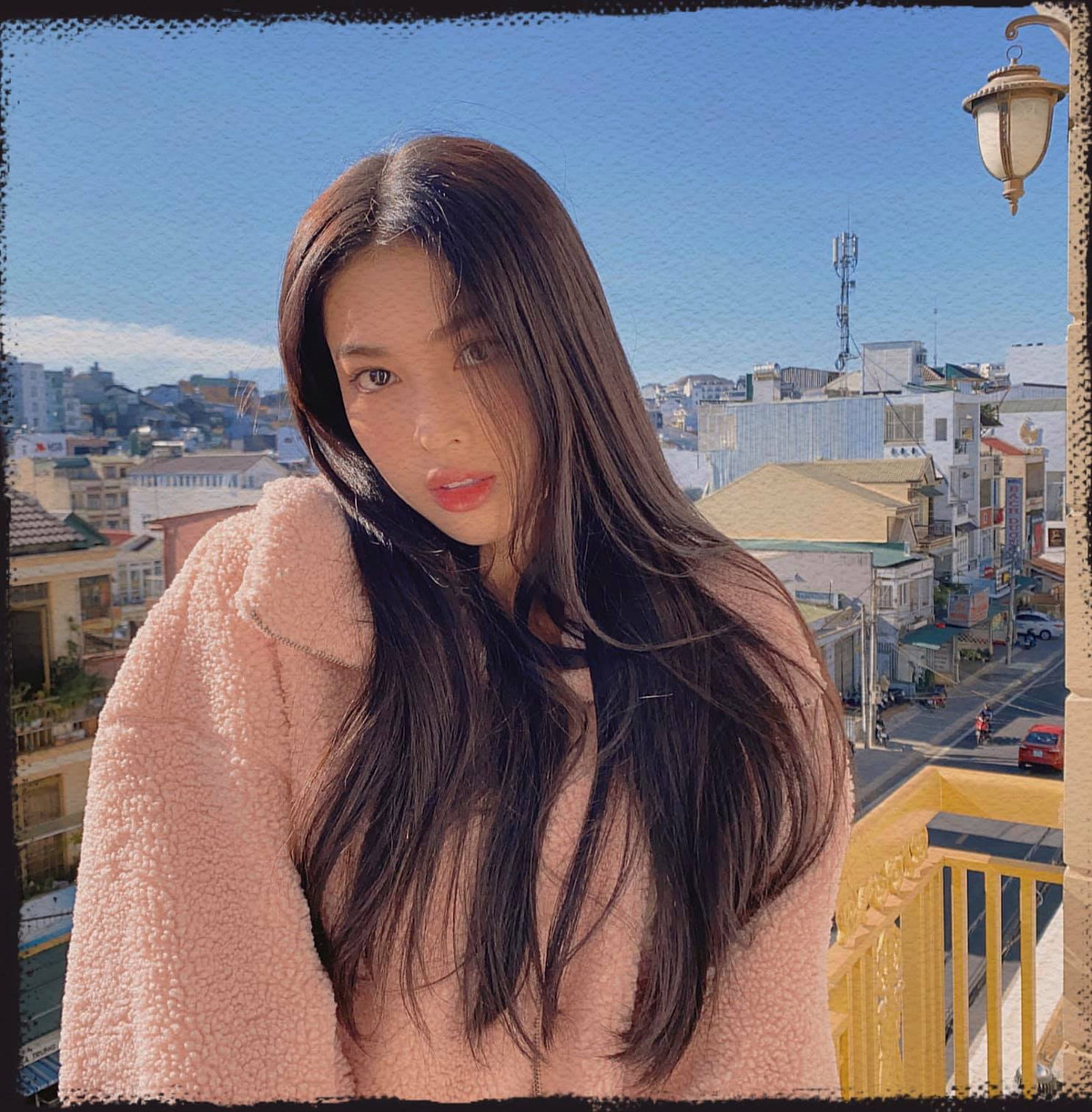 Ngọc Thảo có kinh nghiệm nhiều năm trong làng người mẫu với phong thái trình diễn tự tin.