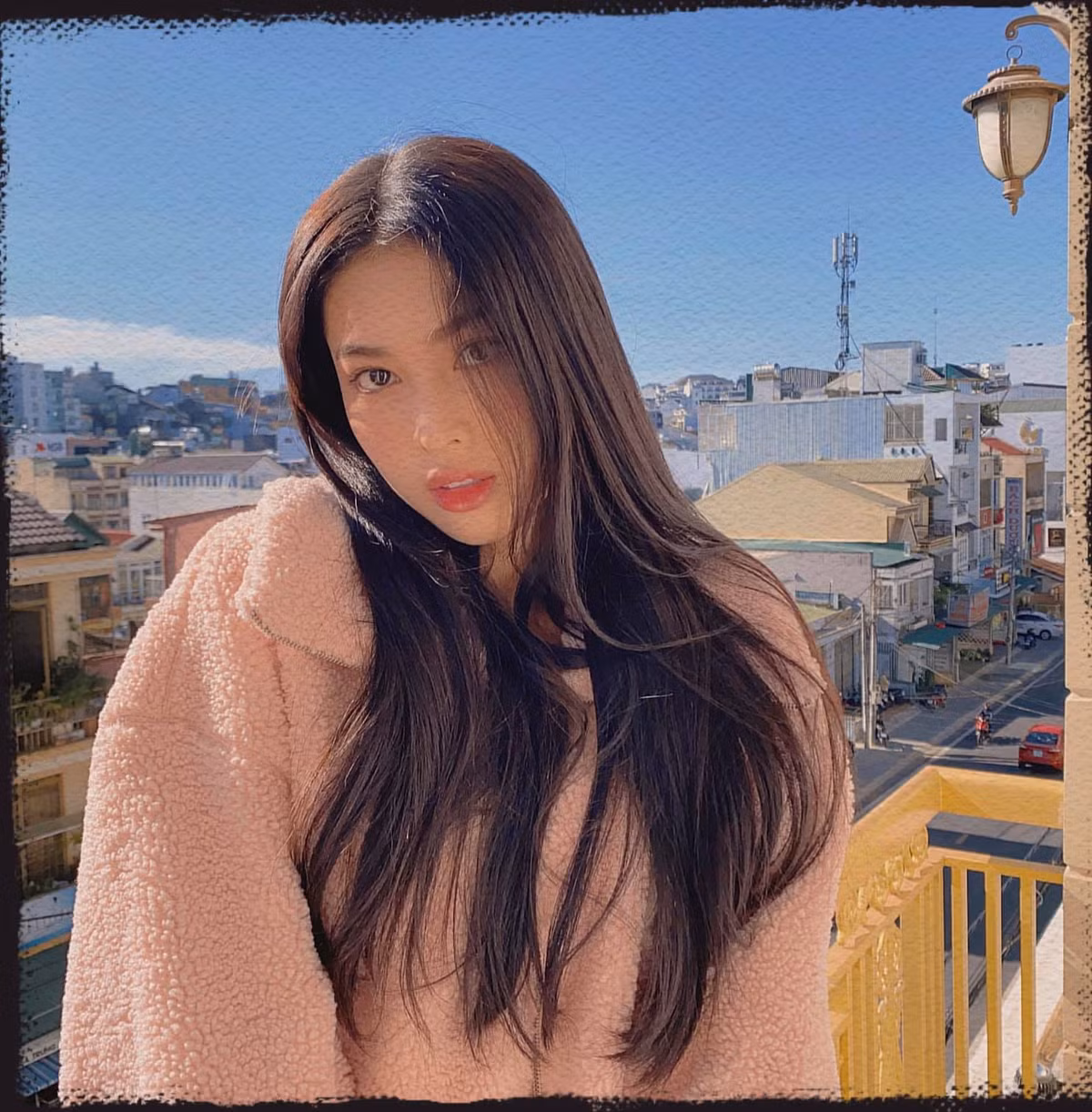 Ngọc Thảo có kinh nghiệm nhiều năm trong làng người mẫu với phong thái trình diễn tự tin.