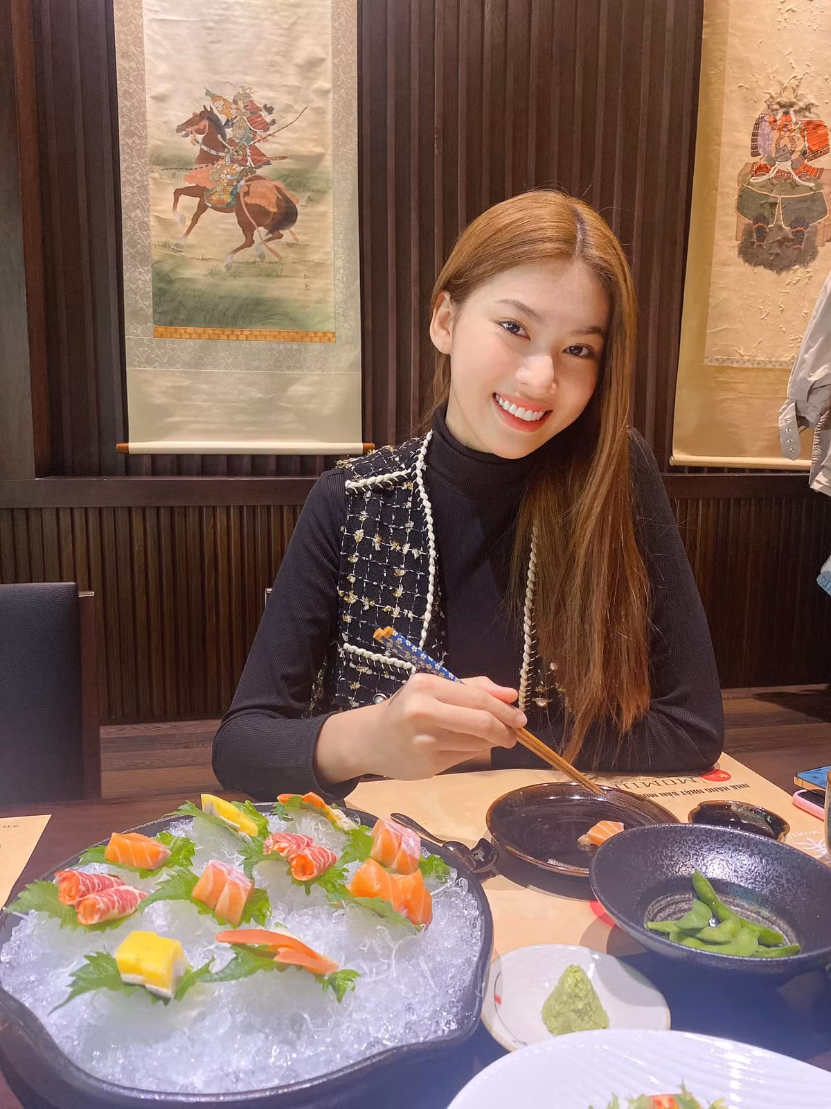 Rũ bỏ lớp trang điểm dày cộp thường thấy khi tham gia sự kiện, Á hậu 2 Hoa hậu Việt Nam 2020 nhận được nhiều lời khen ngợi về nhan sắc đời thường xinh đẹp rạng rỡ.