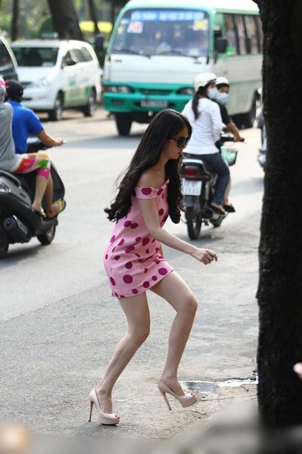 Đôi giày cao gót giúp tôn dáng nhưng cũng gây cho khổ chủ bao đau đớn.