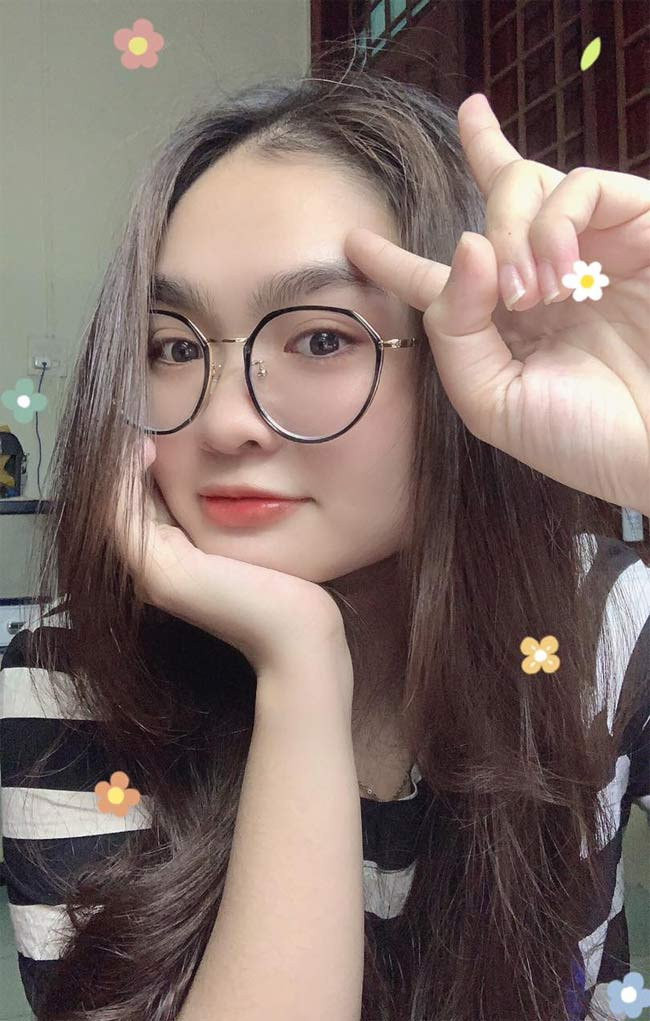 Bản thân nữ ca sĩ sinh năm 2002 cũng tự nhận mình già dặn hơn so với bạn bè cùng trang lứa.