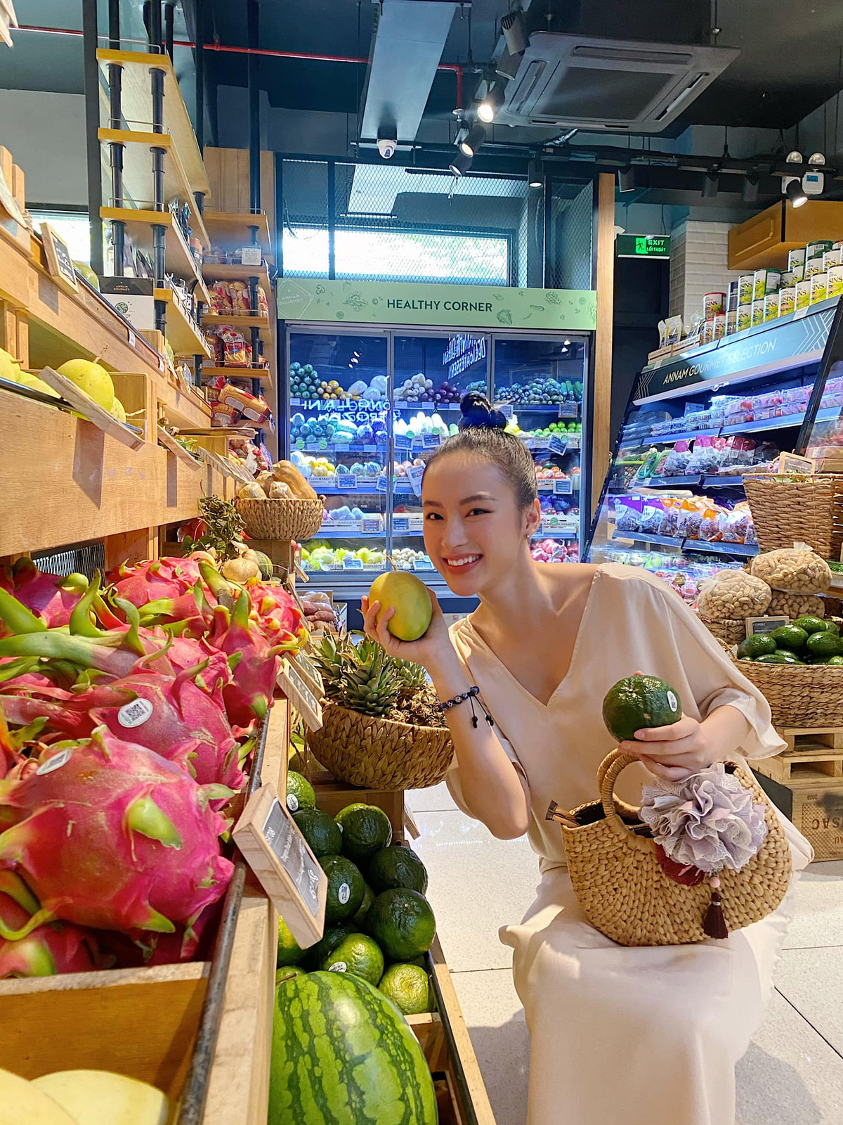 Dù ăn chay trường nhưng người đẹp vẫn chú ý duy trì chế độ dinh dưỡng hợp lý, kết hợp tập gym để giữ vóc dáng gợi cảm.