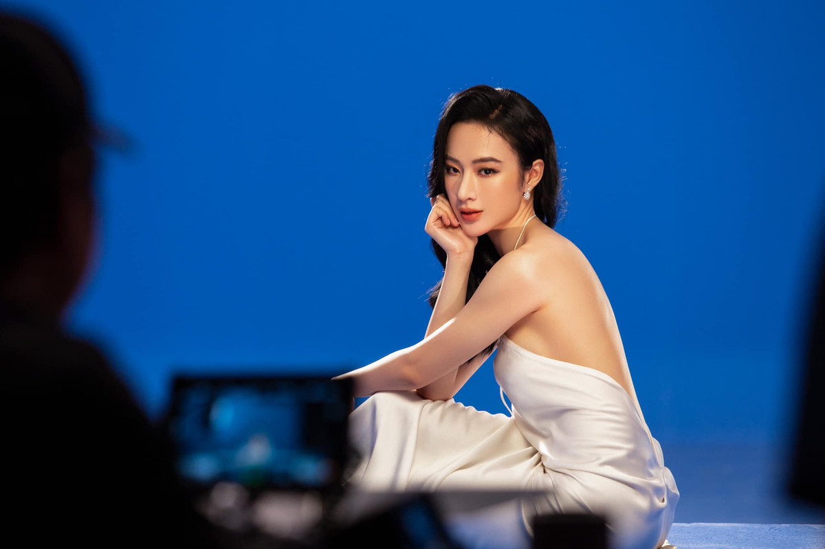Hình ảnh gợi cảm hiếm hoi của Angela Phương Trinh khi trở lại với showbiz.