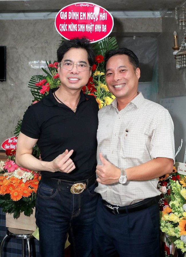 Từng là ngôi sao một thời của "Mưa bụi", thế nhưng người em trai kế Ngọc Sơn là Ngọc Hải bất ngờ rút lui khỏi showbiz và chuyển hướng sang làm kinh doanh. Theo truyền thông, hiện tại, Ngọc Hải đang làm chủ của một công ty bất động sản và nội thất, có tài sản lên đến trăm tỷ đồng.