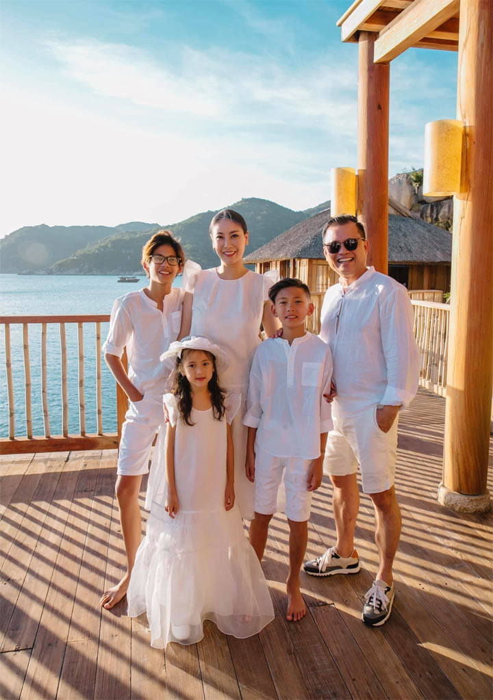 Gia đình cô thường xuyên vi vu du lịch khắp thế giới và ở tại những resort sang chảnh.