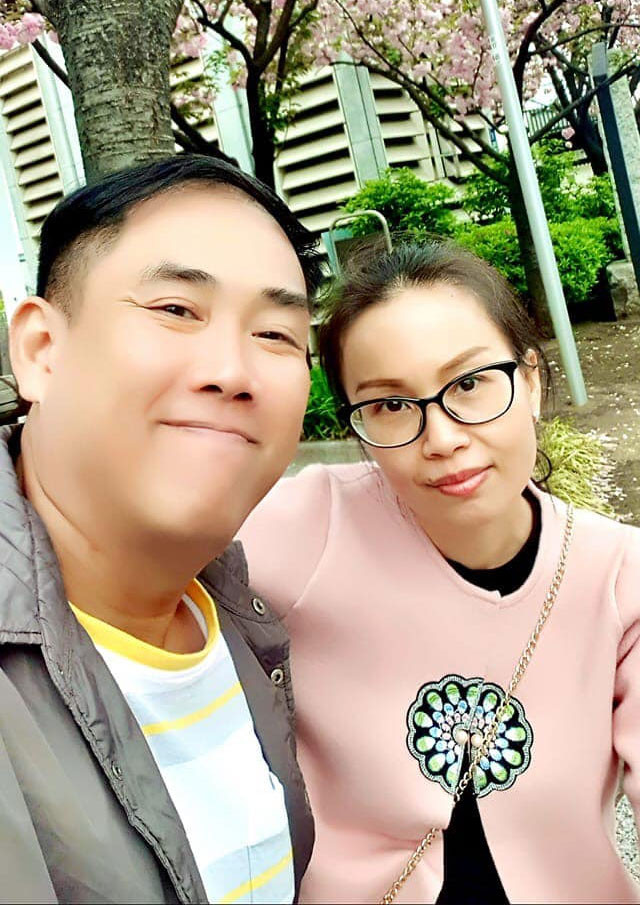 Giọng ca sinh năm 1970 chia sẻ, cả cô và chồng đều là người sống khép kín, ít khi đi ra ngoài, chỉ thỉnh thoảng tụ tập bạn bè ca sĩ cùng thời.