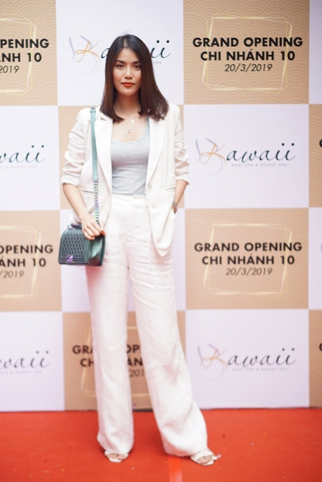 Mặc dù kết hôn với chồng đại gia nhưng Lan Khuê không mang tư tưởng dựa dẫm. Cô thích phát triển sự nghiệp của riêng mình nên theo đuổi việc kinh doanh riêng.