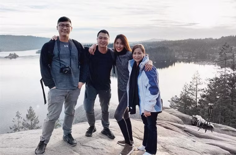 Làm dâu nhà hào môn, Lan Khuê rất được lòng nhà chồng.và thường xuyên đi du lịch cùng gia đình Tuấn John.