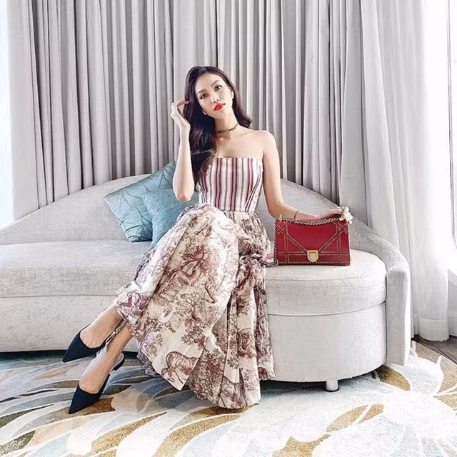 Lan Khuê từng đùa rằng: "Ngày nào cũng như đi sự kiện nha" và chia sẻ nhiều khoảnh khắc du lịch, shopping sang chảnh trên trang cá nhân.