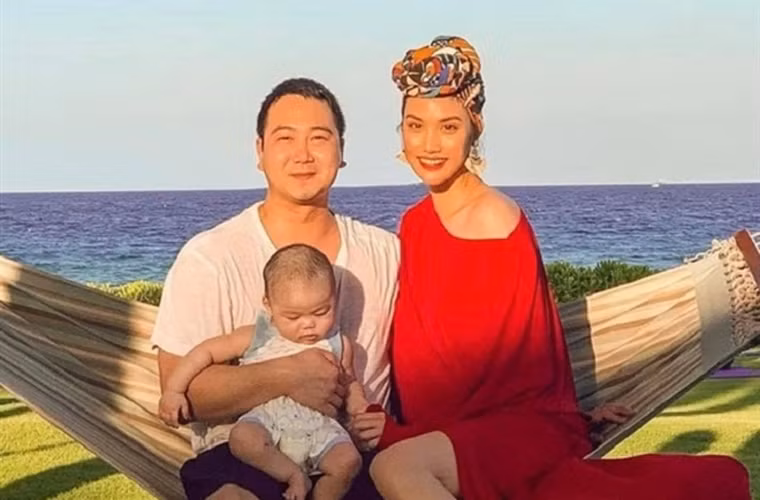 “… Khi tôi độc lập trong kinh tế, dù thành công hay thất bại, tôi thấy kiêu hãnh khi đồng hành cùng chồng. Tôi xem đây là cách duy trì hạnh phúc gia đình”, Lan Khuê chia sẻ.