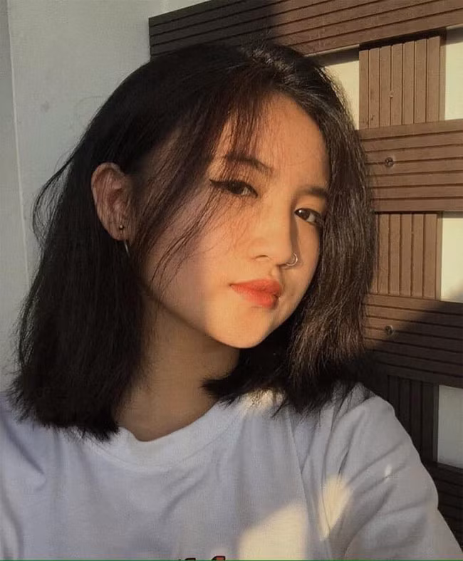 Ngân Hà là con gái thứ hai của Tú Dưa với vợ cũ - kiện tướng Wushu Thúy Hiền.