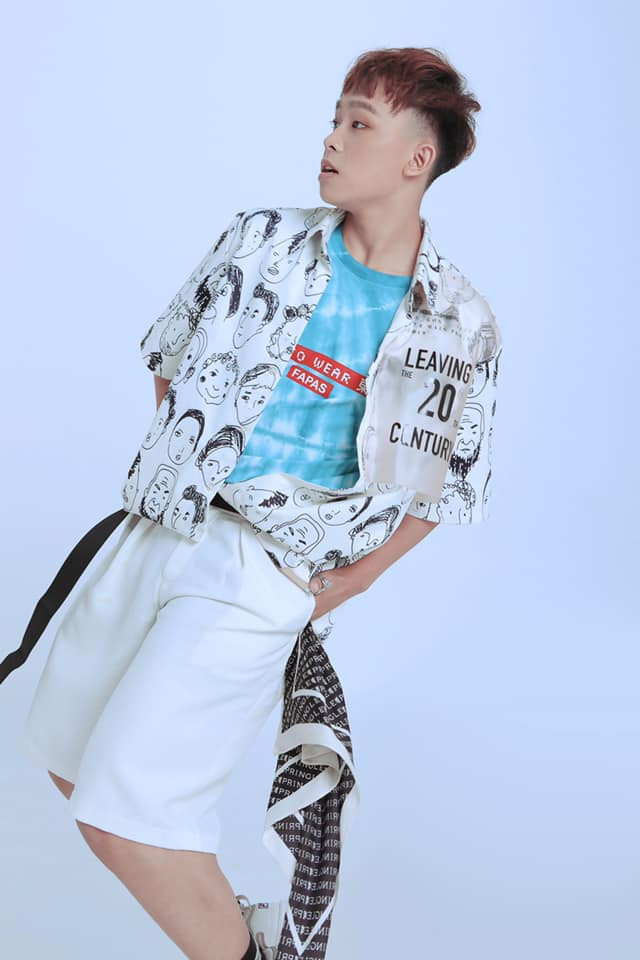 Tháng 4/2021, sau sinh nhật lần thứ 18, Hồ Văn Cường quyết định dọn ra ngoài sống, không sống cùng mẹ nuôi Phi Nhung nữa. Động thái của Hồ Văn Cường khiến cư dân mạng chú ý vì trước đó không lâu Phi Nhung và Hồ Văn Cường đã có mâu thuẫn tới nỗi nữ ca sĩ đã lên trang cá nhân mắng con trai nuôi vì “thái độ ngôi sao”.